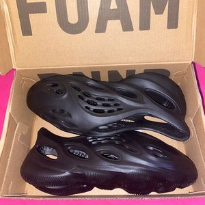 Unisex yeezy foam runner